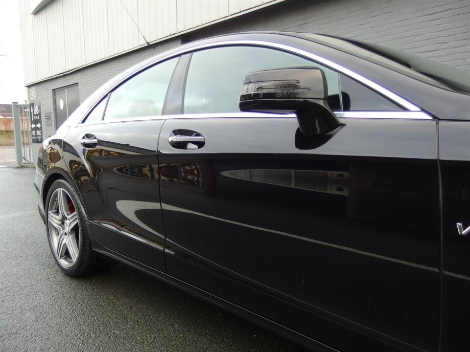 Image 18/97 of Mercedes-Benz CLS 63 AMG S 4MATIC (2013)