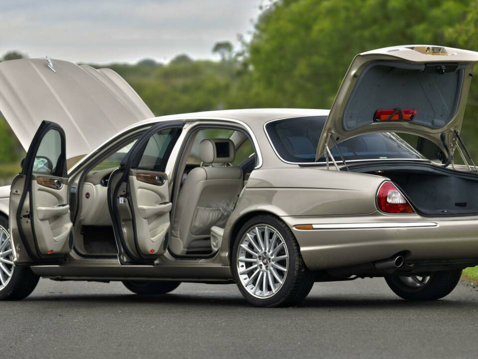 Afbeelding 16/50 van Jaguar XJ 8 4.2 (2003)