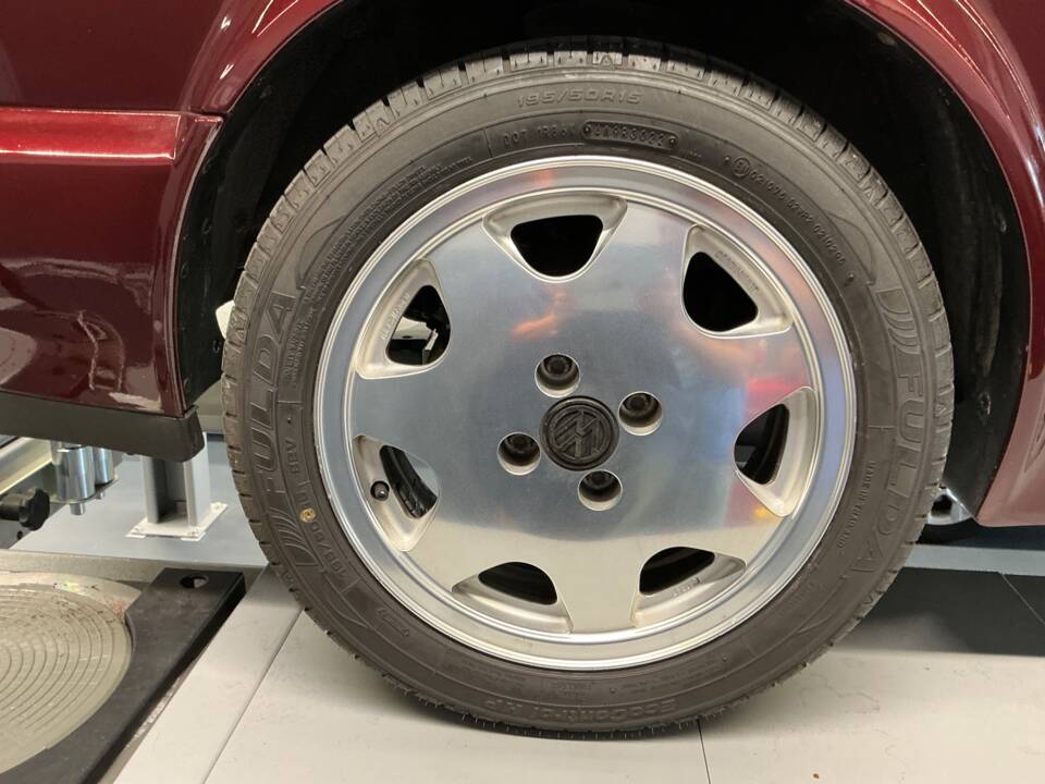 Bild 13/18 von Volkswagen Golf I Cabrio 1.8 (1993)