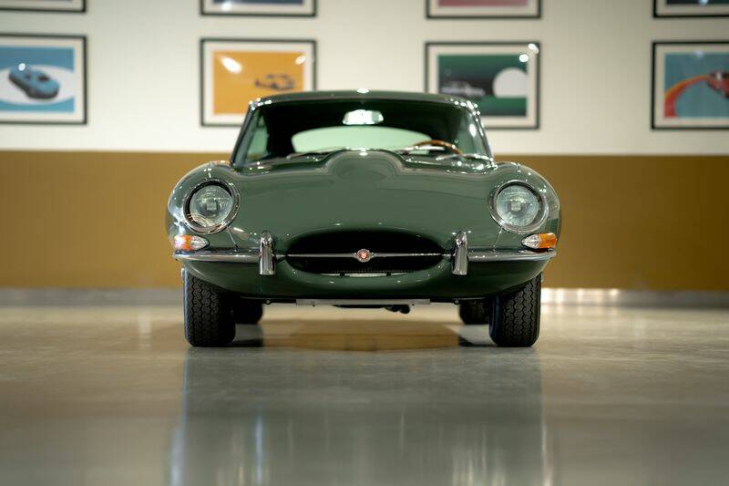 Image 3/50 de Jaguar Type E 4.2 (1966)