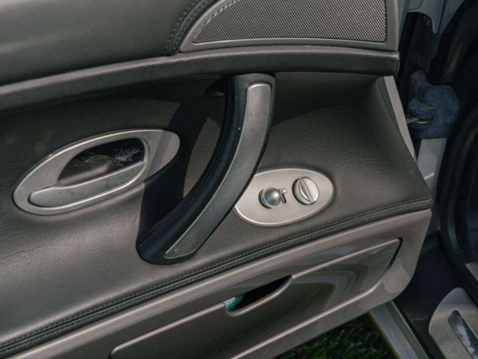 Image 108/185 of BMW Z8 (2001)