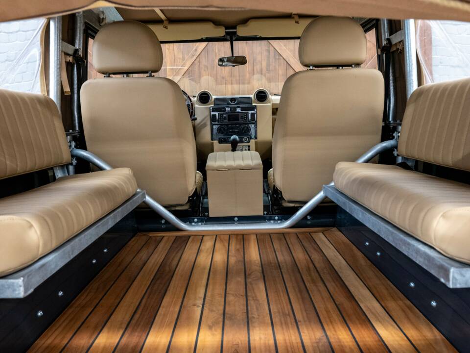Image 19/26 of Land Rover Defender 90 (2014)