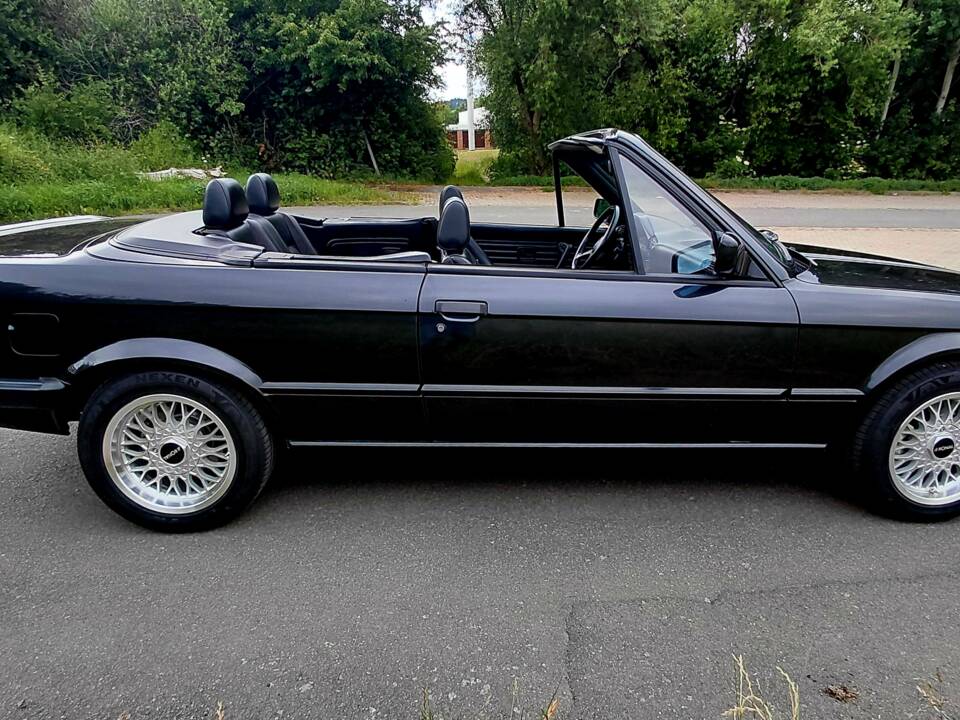 Immagine 29/53 di BMW 320i (1989)