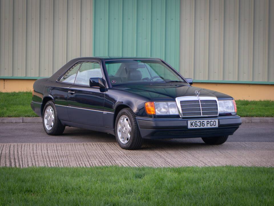 Bild 7/30 von Mercedes-Benz 300 CE (1992)