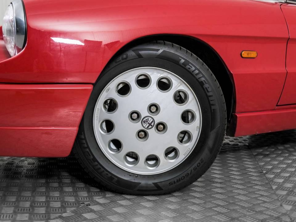 Image 4/50 of Alfa Romeo 2.0 Spider (1990)
