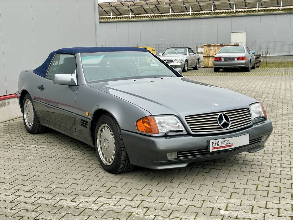 Image 7/46 of Mercedes-Benz 500 SL (1990)