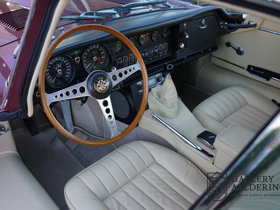 Immagine 42/50 di Jaguar E-Type (1968)