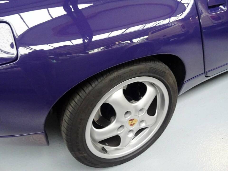 Immagine 8/17 di Porsche 928 GTS (1994)