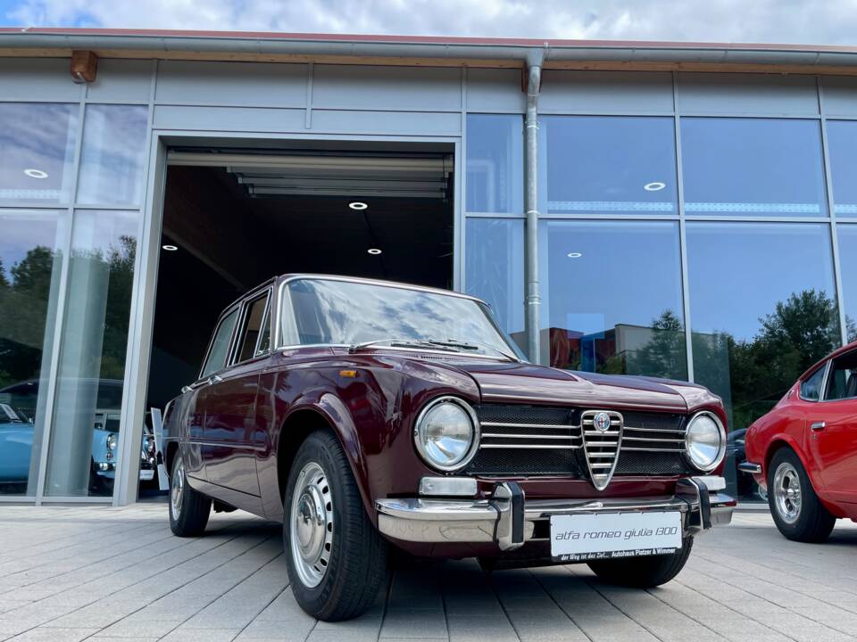 Image 20/23 of Alfa Romeo Giulia 1300 Super (1972)