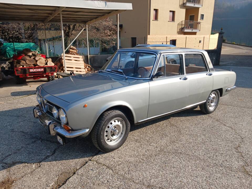 Image 2/15 of Alfa Romeo 1750 Berlina (1970)