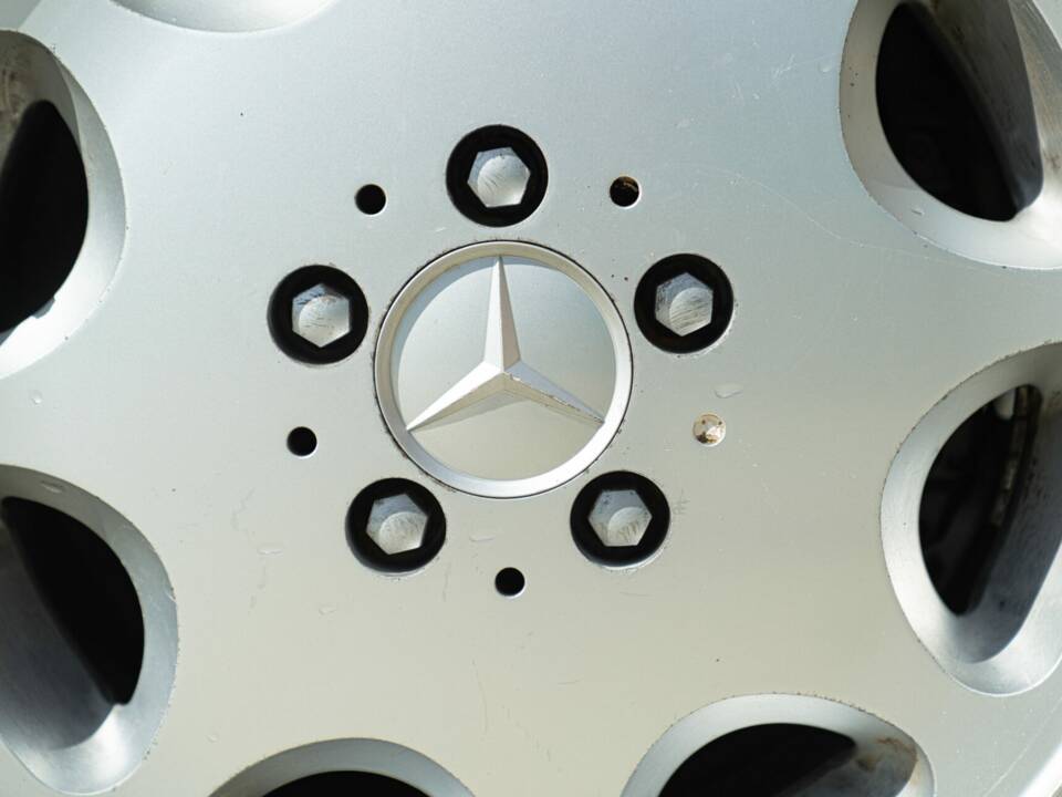 Immagine 13/44 di Mercedes-Benz 200 TE (1992)