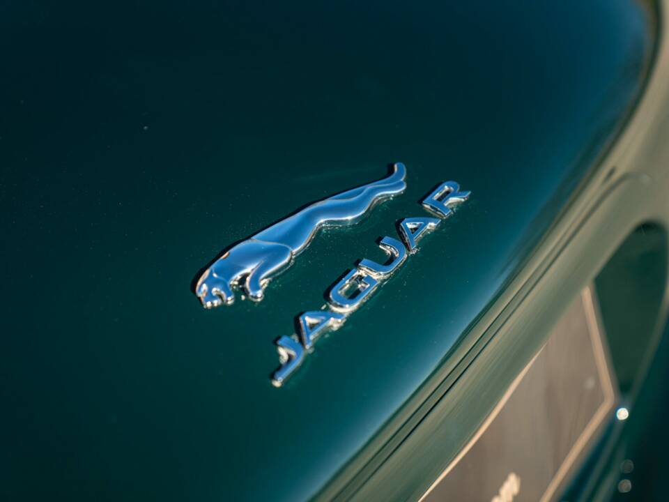 Image 13/50 of Jaguar XK8 4.0 (1998)