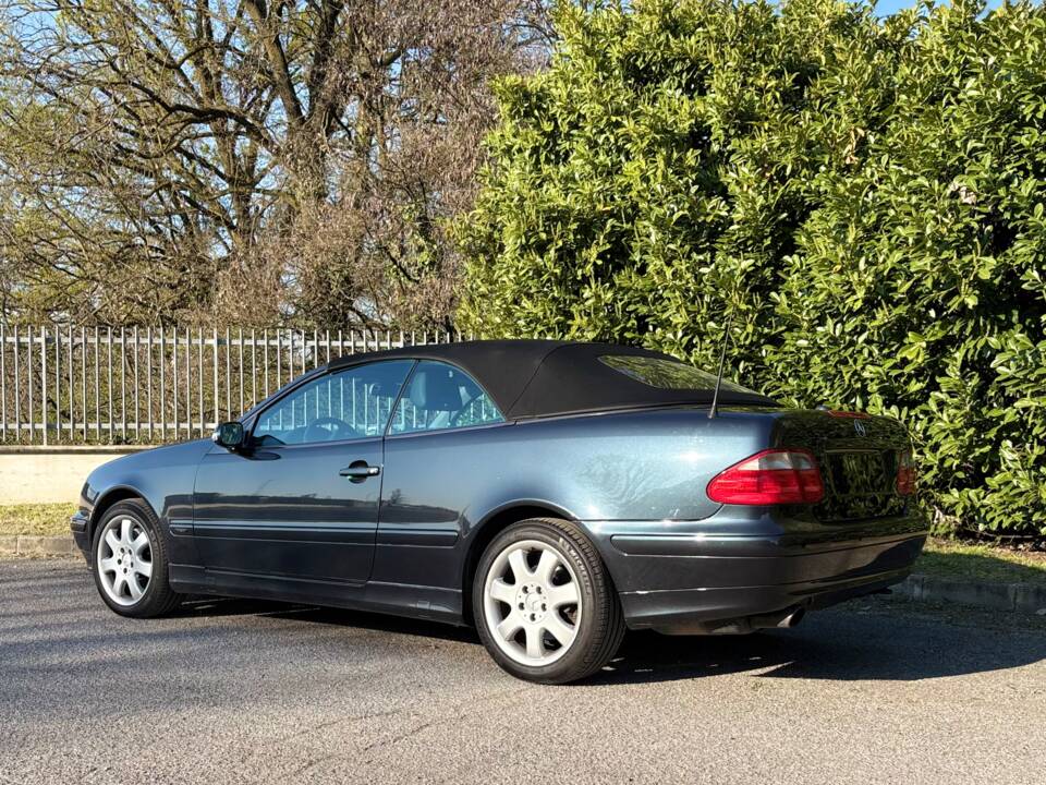 Image 4/24 of Mercedes-Benz CLK 430 (2000)