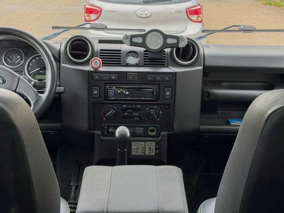 Image 15/16 of Land Rover Defender 110 (2015)