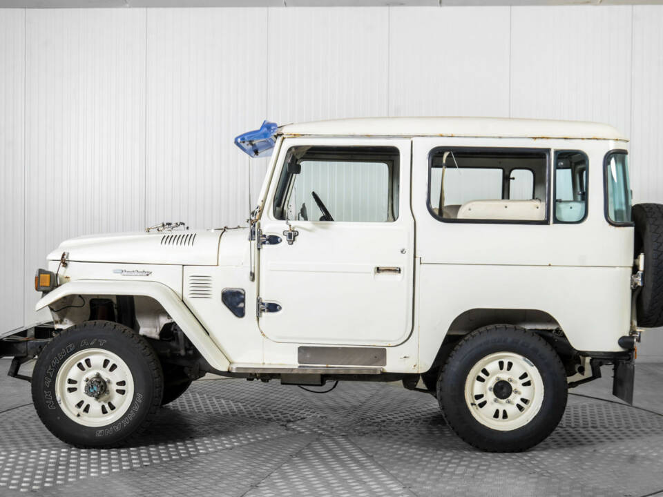Image 9/50 of Toyota Land Cruiser BJ 43 (1977)