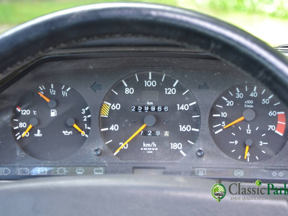 Image 22/49 de Mercedes-Benz 230 GE (SWB) (1993)