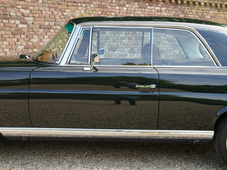 Image 28/50 of Mercedes-Benz 280 SE 3,5 (1971)