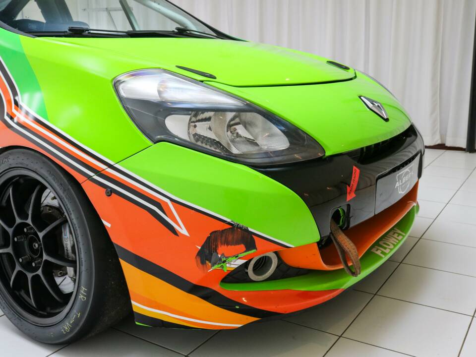 Afbeelding 14/17 van Renault Clio II 2.0 RS Cup (2007)