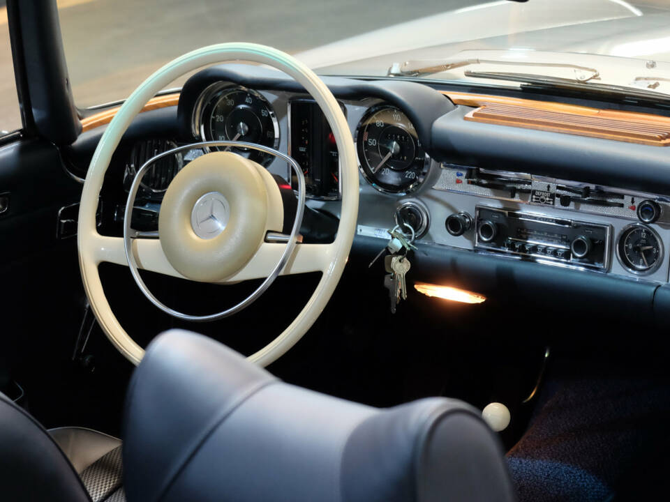Image 22/36 of Mercedes-Benz 280 SL (1969)