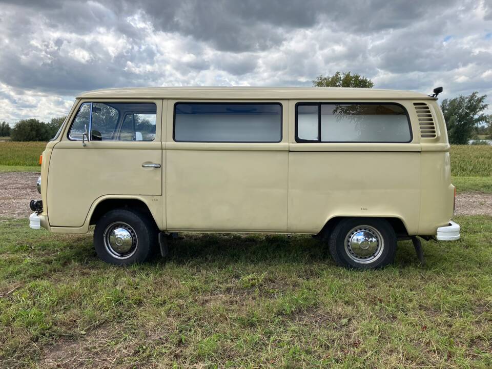 Imagen 7/15 de Volkswagen T2b minibus (1974)