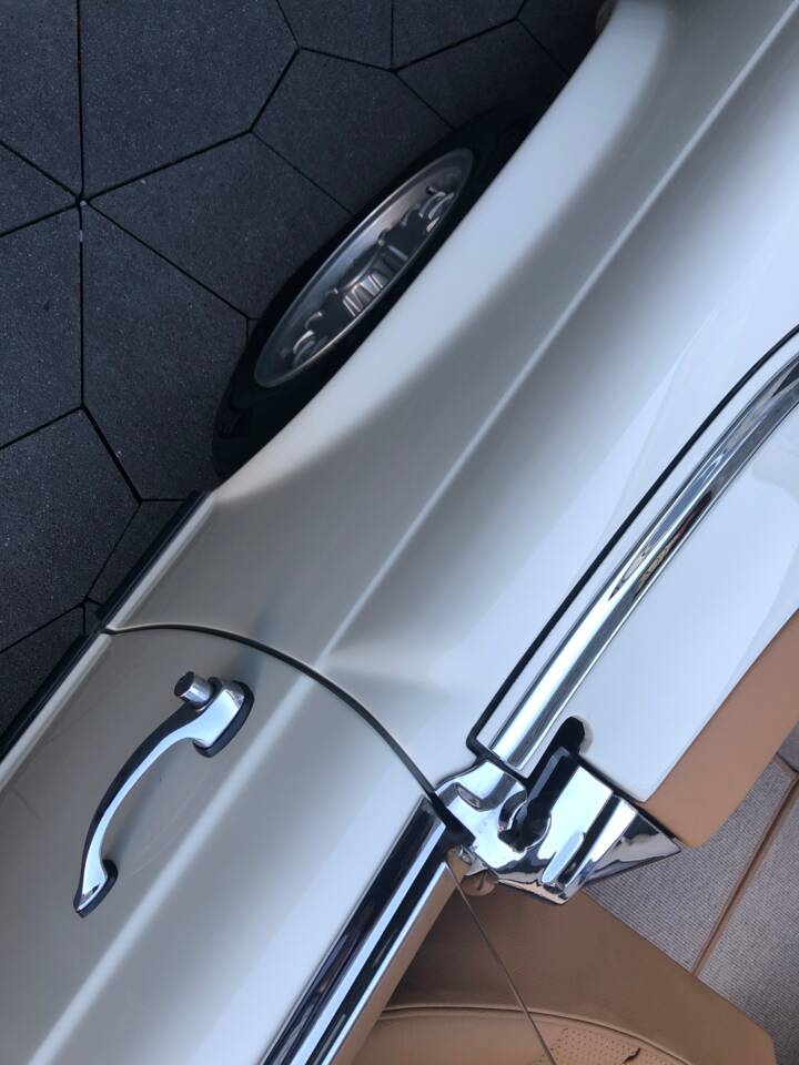 Image 33/43 of Mercedes-Benz 230 SL (1967)