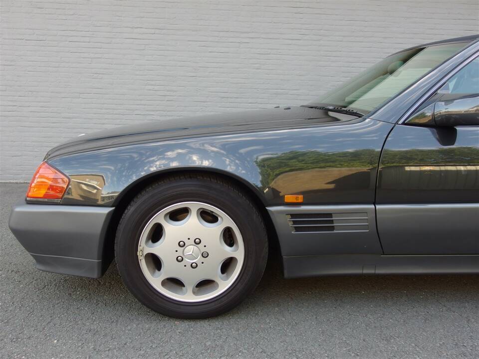 Image 30/96 of Mercedes-Benz 300 SL (1992)