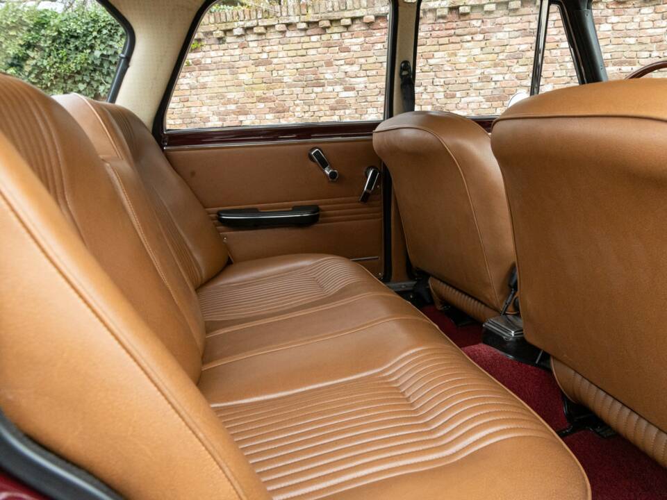 Imagen 28/50 de Alfa Romeo Giulia Nuova Super 1600 (1971)