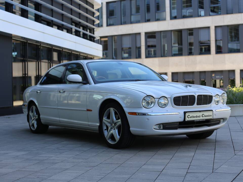 Imagen 3/77 de Jaguar XJ 8 4.2 (2005)