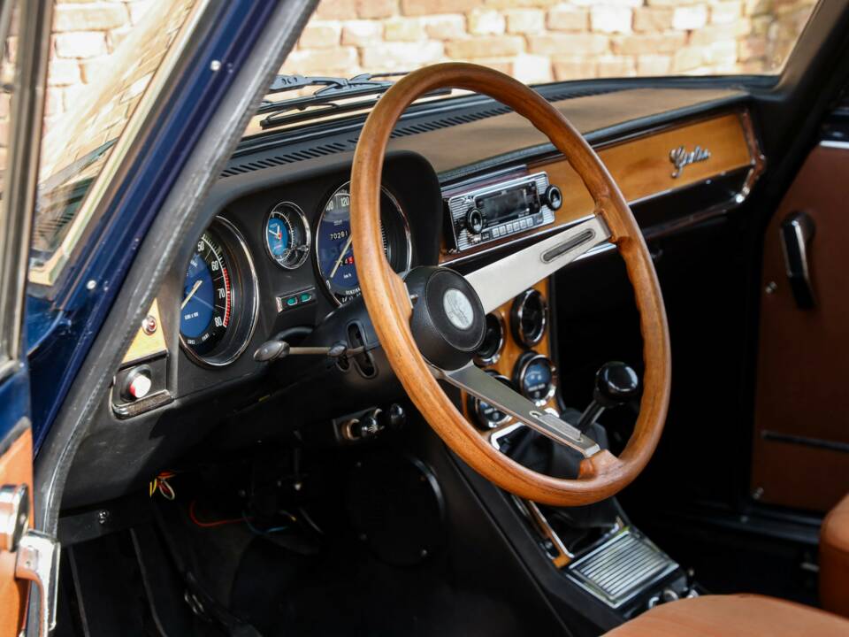 Image 3/50 of Alfa Romeo Giulia Nuova Super 1300 (1975)