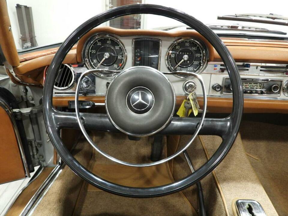 Image 6/15 de Mercedes-Benz 230 SL (1966)