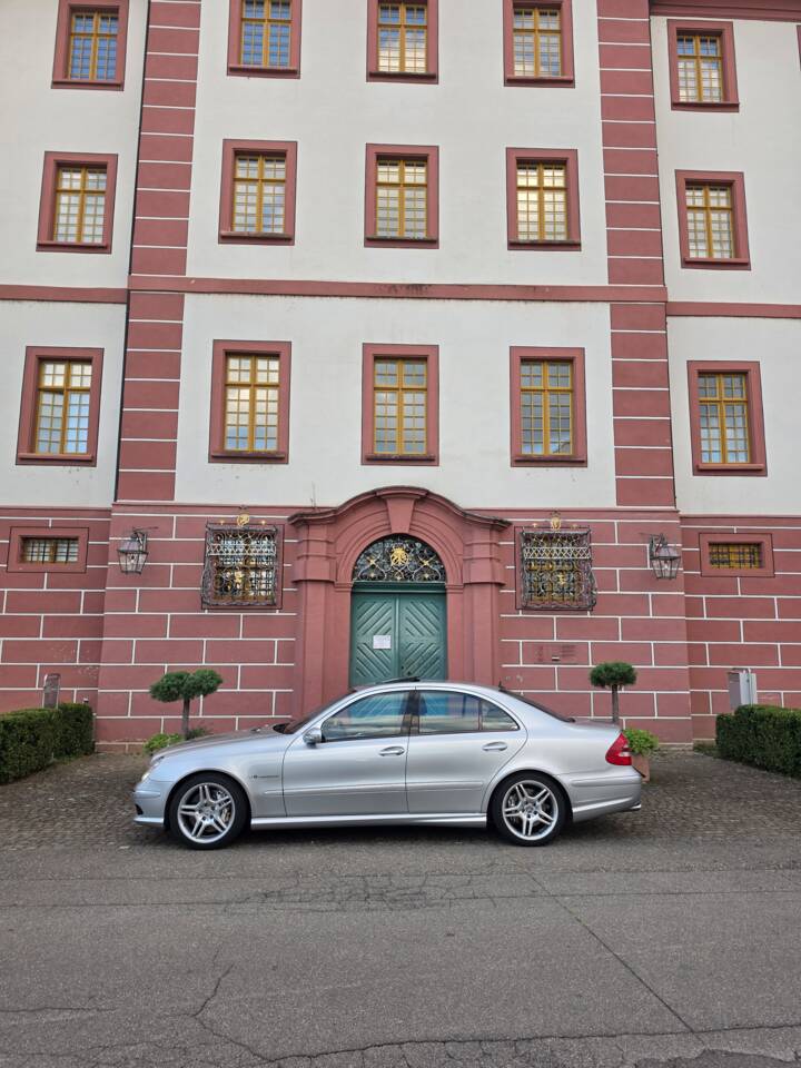 Image 3/13 of Mercedes-Benz E 55 AMG (2006)