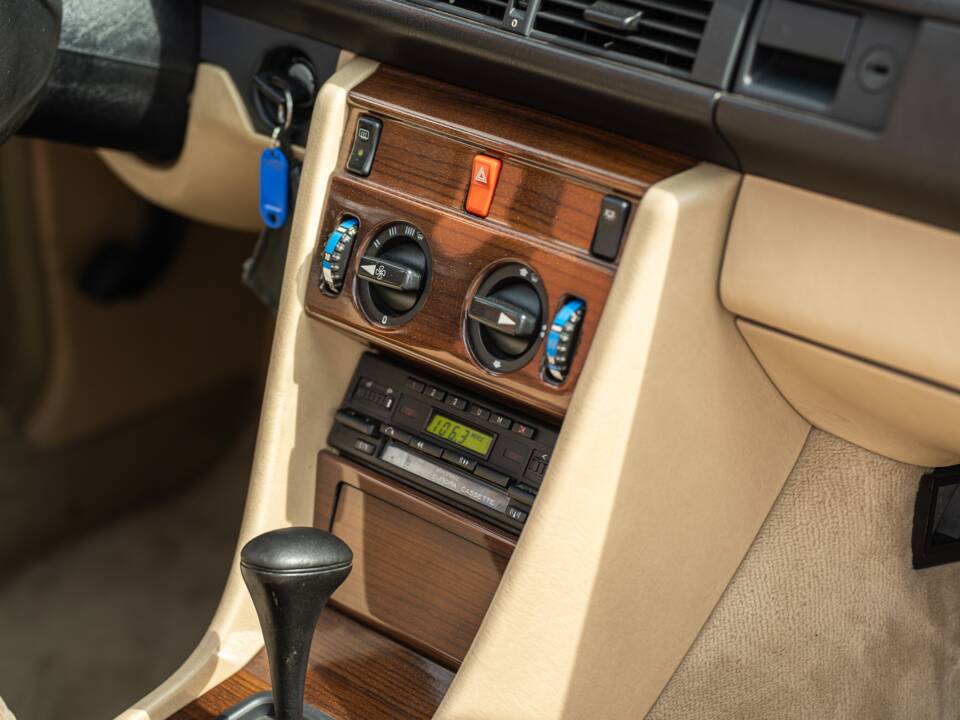 Afbeelding 39/63 van Mercedes-Benz 230 CE (1988)