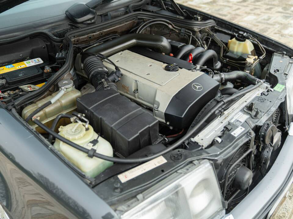 Image 45/49 of Mercedes-Benz 320 E (1993)