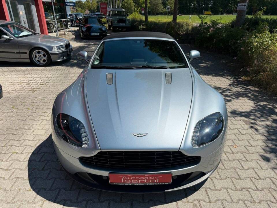Image 19/43 of Aston Martin V8 Vantage S (2017)
