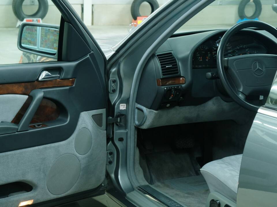 Bild 49/50 von Mercedes-Benz 300 SE (1992)