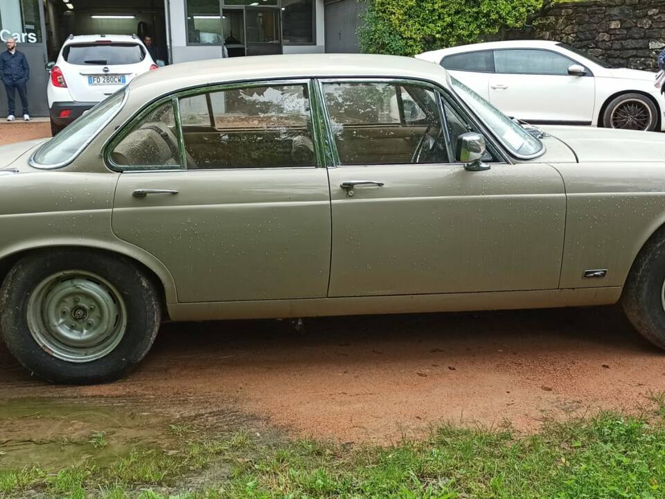 Image 4/9 of Jaguar XJ 6 2.8 (1970)