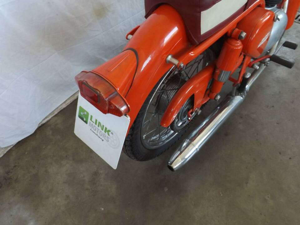 Image 22/50 de Gilera Giubileo 150 (1963)