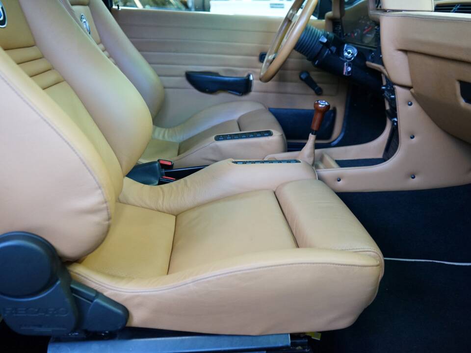 Image 18/56 of BMW 323i (1980)