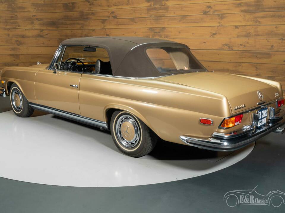Image 3/6 of Mercedes-Benz 280 SE 3,5 (1971)