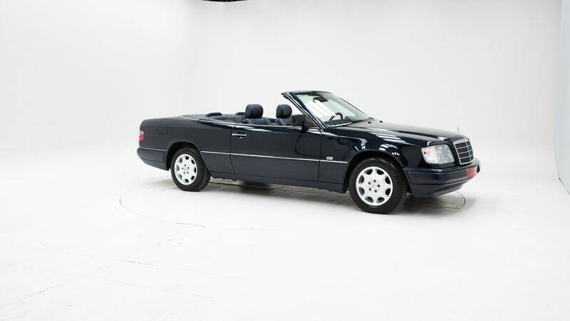 Image 3/15 of Mercedes-Benz E 200 (1995)