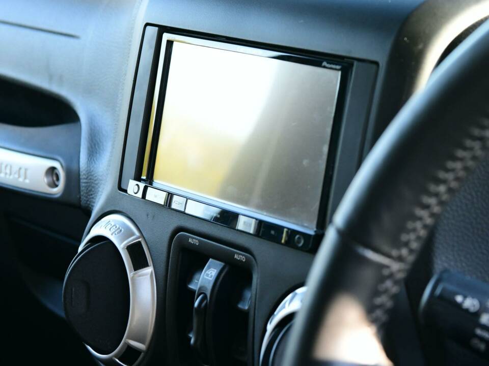 Image 36/50 de Jeep Wrangler Sahara 4.0L (2014)