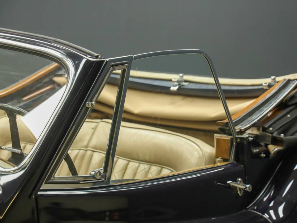 Image 18/50 of Jaguar XK 140 DHC (1955)