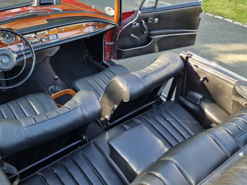 Image 44/44 of Mercedes-Benz 220 SE b (1962)
