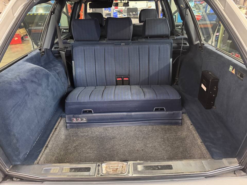 Bild 25/49 von Mercedes-Benz E 320 T (1993)
