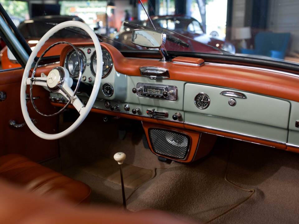 Image 14/28 of Mercedes-Benz 190 SL (1960)
