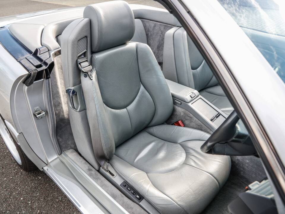 Image 30/43 of Mercedes-Benz SL 500 (1996)