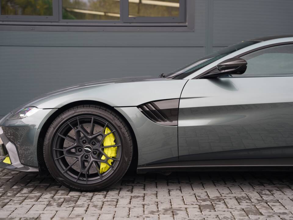Bild 9/50 von Aston Martin V8 Vantage AMR (2020)