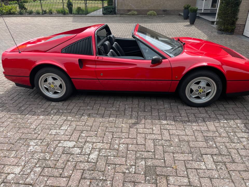 Image 14/48 of Ferrari 328 GTS (1989)
