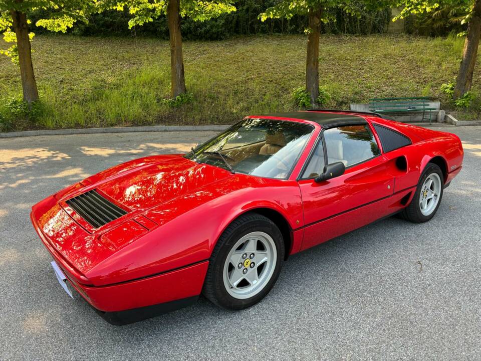 Image 2/51 of Ferrari 208 GTS Turbo (1987)