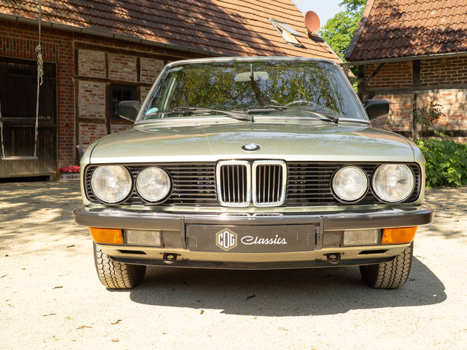 Image 14/63 of BMW 528i (1984)